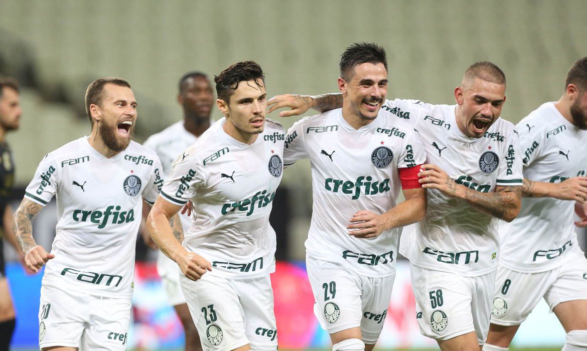 Em meio a surto da covid-19, Palmeiras avança na Copa do Brasil