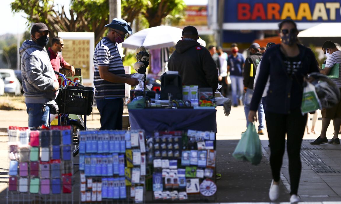 CNC: Confiança do empresário do comércio sobe 4,1% em novembro