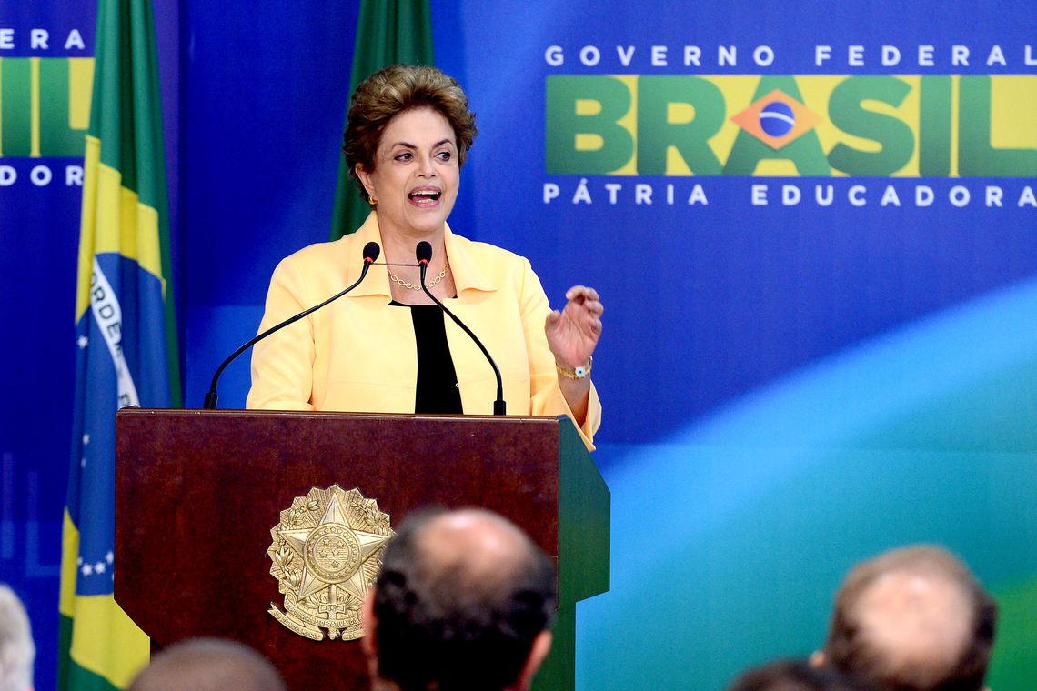 Dilma quer reparação milionária por ter sido 'pressionada' a se demitir em 1977