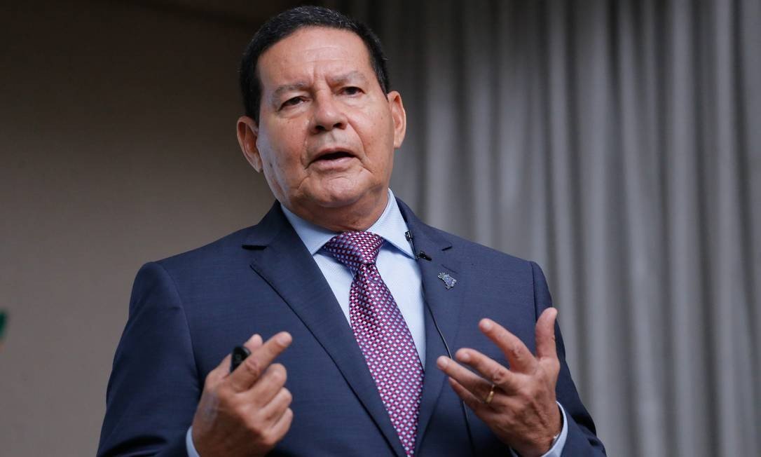 'No Brasil não existe racismo', diz Mourão após morte de negro em supermercado