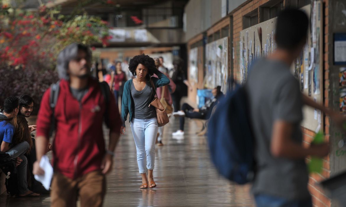 Total de negros em universidades cresce, mas acesso é desigual