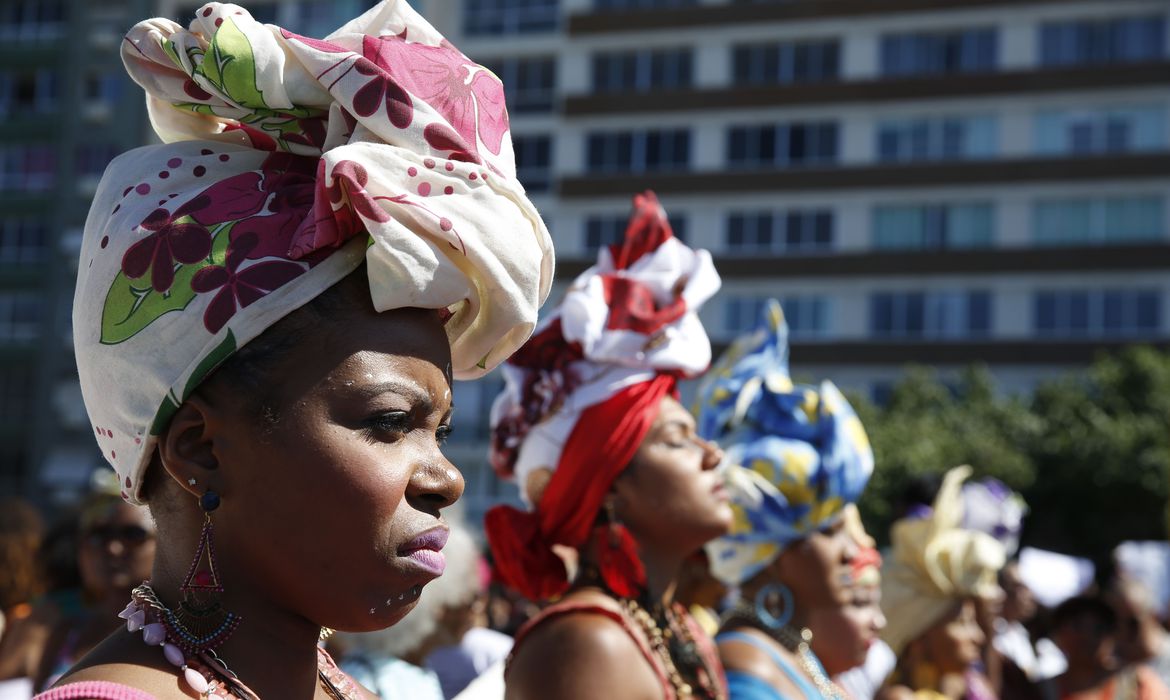 Condições sociais agravam saúde da mulher negra no Brasil