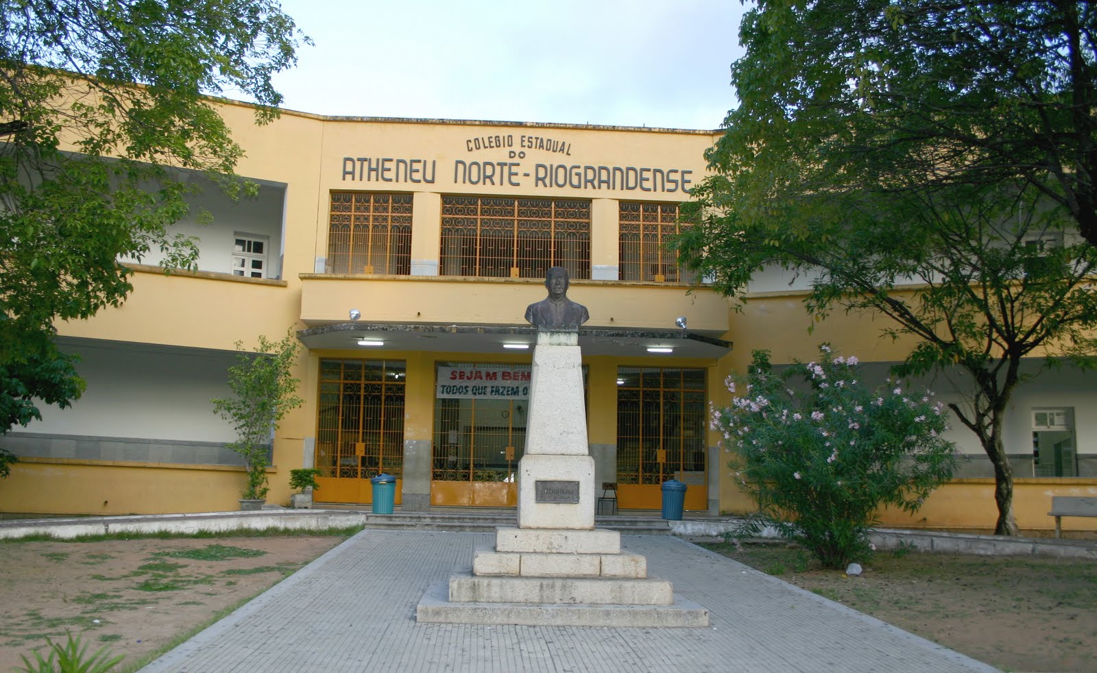 Acordo para volta às aulas presenciais na rede estadual será firmado amanhã