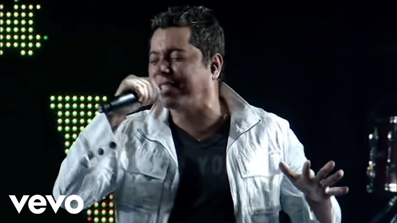 Cantor e compositor Louro Santos morre aos 49 anos