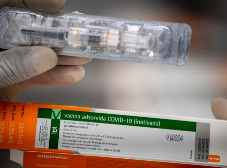 Testes da CoronaVac chegaram à fase final, anuncia Butantan