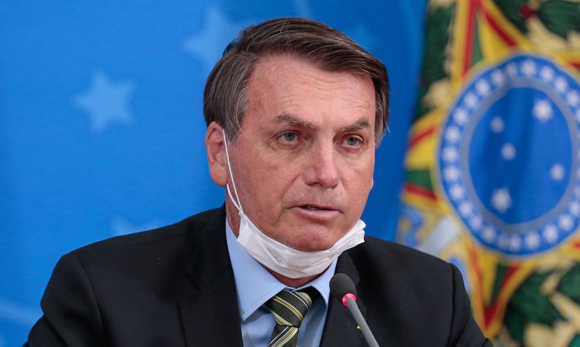 Bolsonaro: Estados e municípios devem explicar testes próximos a vencer