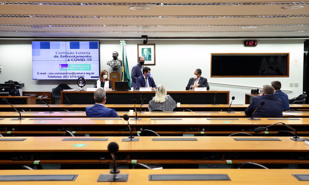 Ministério esclarece à Câmara sobre testes de covid-19 perto de vencer