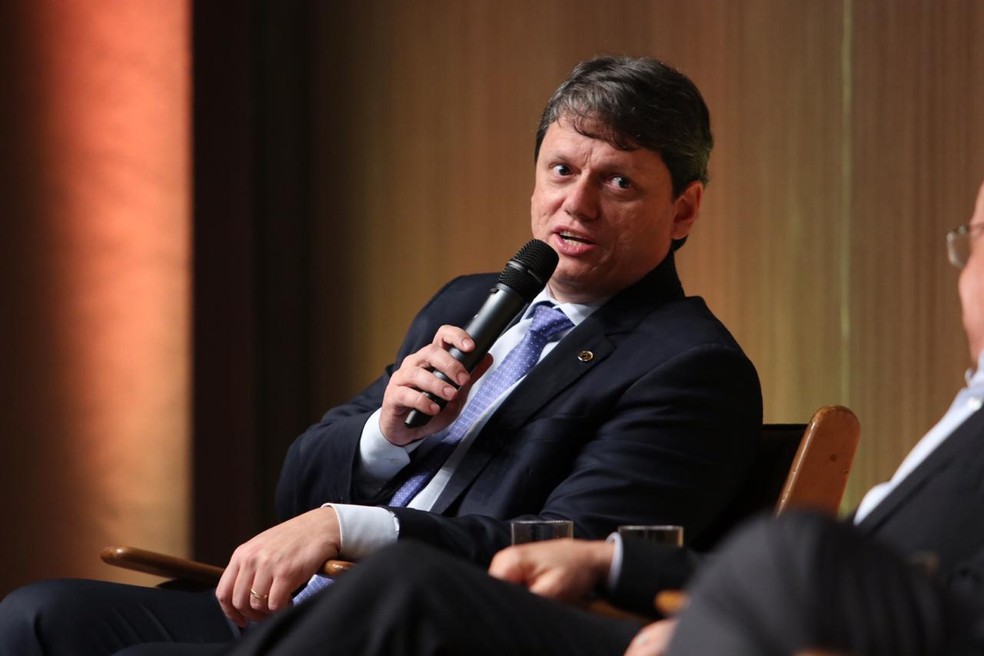 Mais um ministro de Bolsonaro confirma Covid; já é o 14º