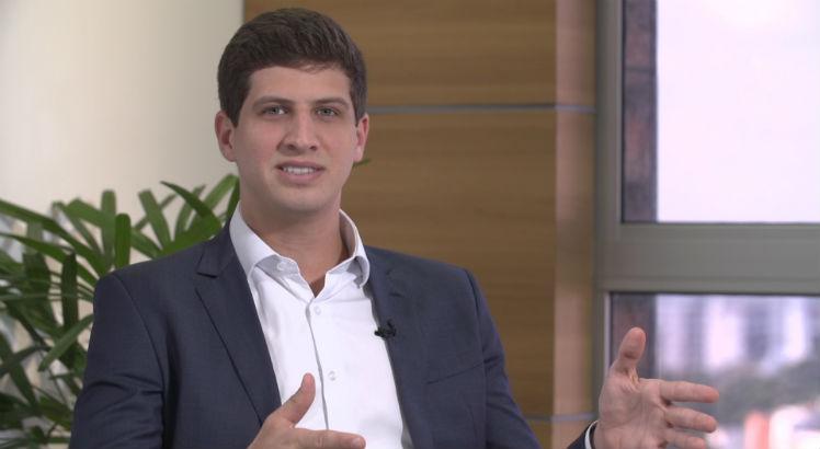 João Campos vence prima Marília Arraes e é eleito prefeito do Recife