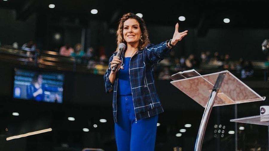 Cantora famosa no mundo gospel será investigada por homofobia