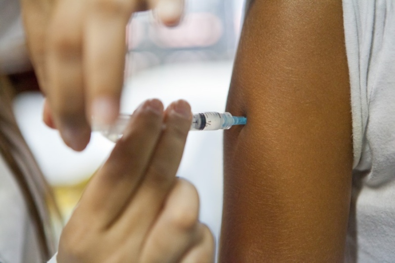 Covid-19: Reino Unido começa a vacinar população na próxima semana
