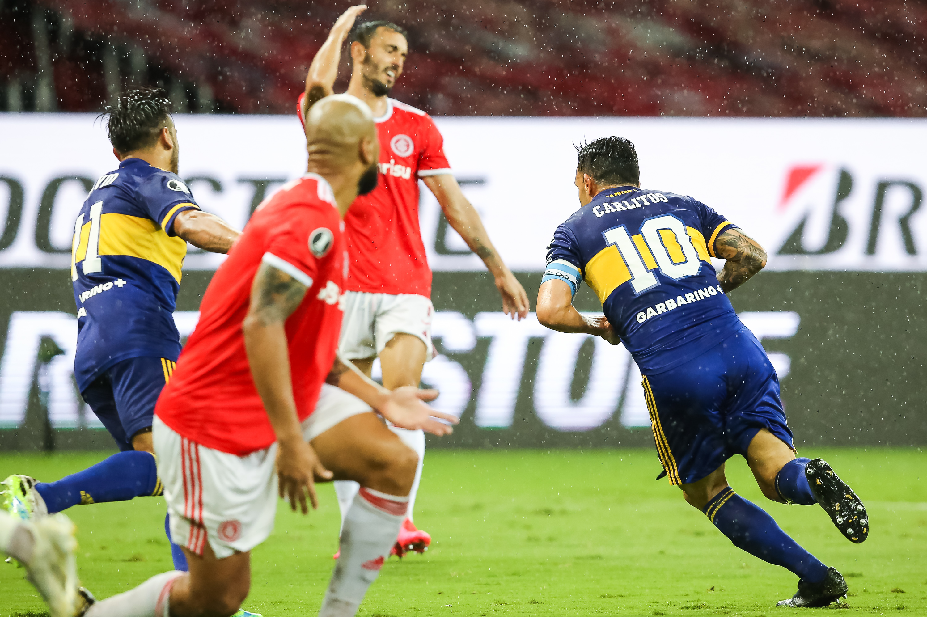 Libertadores: Com gol de Tévez, Boca Juniors vence Internacional