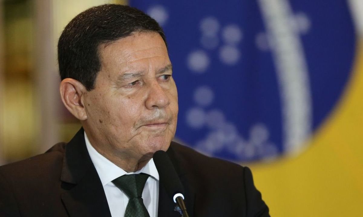 'Tem certa hipocrisia. As pessoas vão para bares, mas não para aula', diz Mourão