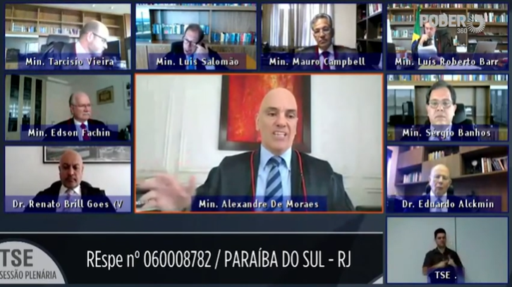 VÍDEO: Alexandre de Moraes tem interrupção inusitada em sessão e ministros riem
