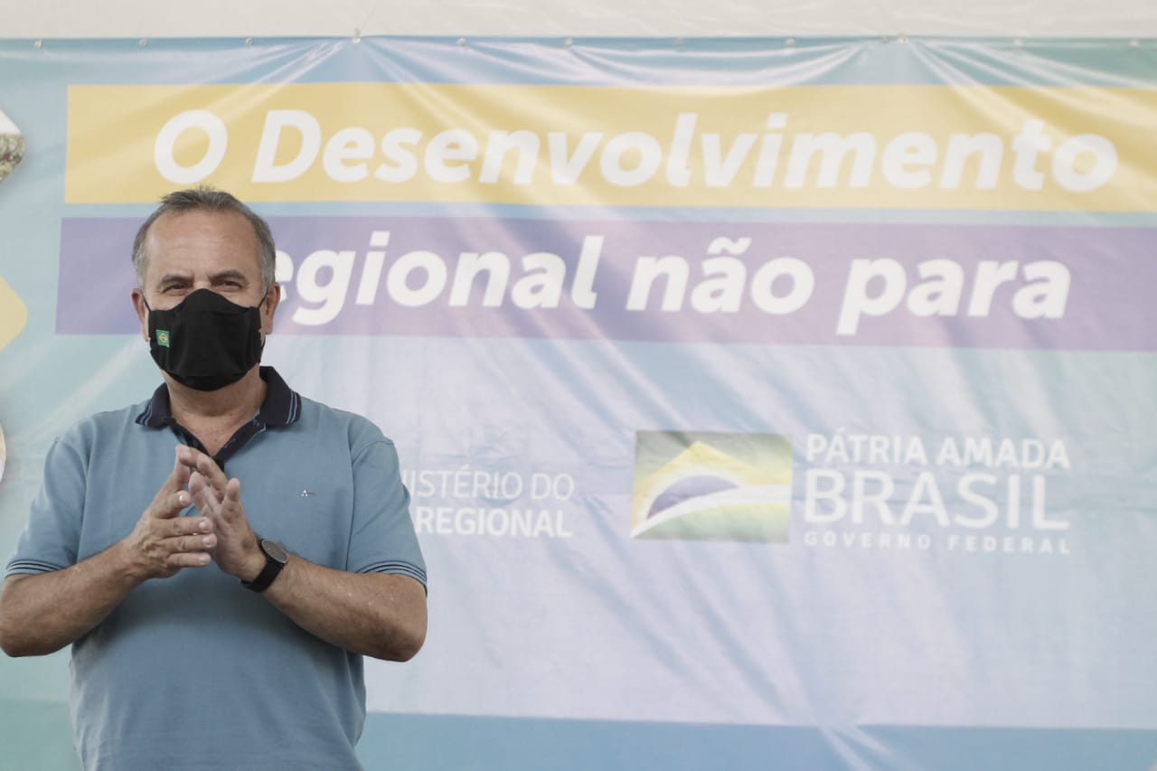 Rogério Marinho entrega central hidrelétrica na barragem Armando Ribeiro