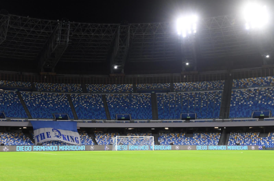 Estádio do Napoli é rebatizado em homenagem a Maradona