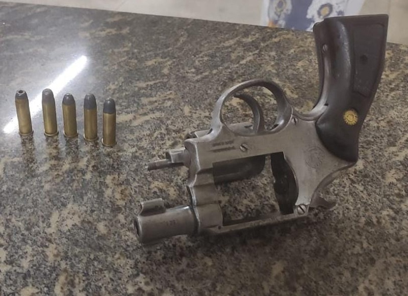 PM detém homem armado em barreira policial próximo à Ponte Newton Navarro