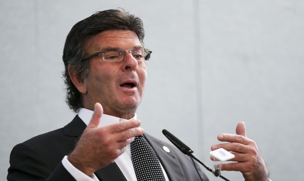 Respeitar a Constituição é melhor ajuda do Judiciário aos poderes, diz Fux