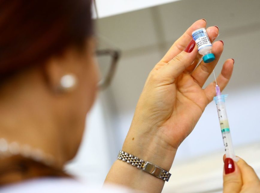 Covid: Confederação dos municípios pede que União assuma distribuição de vacinas