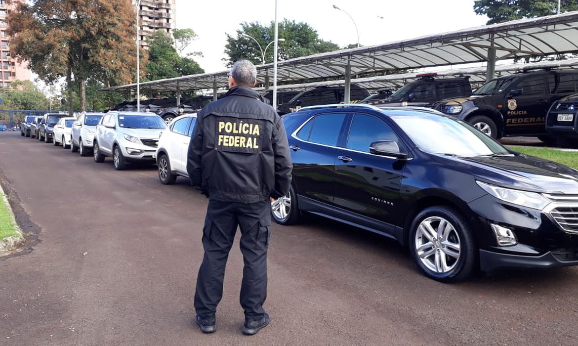PF faz operação contra fraudes no auxílio emergencial em 14 estados