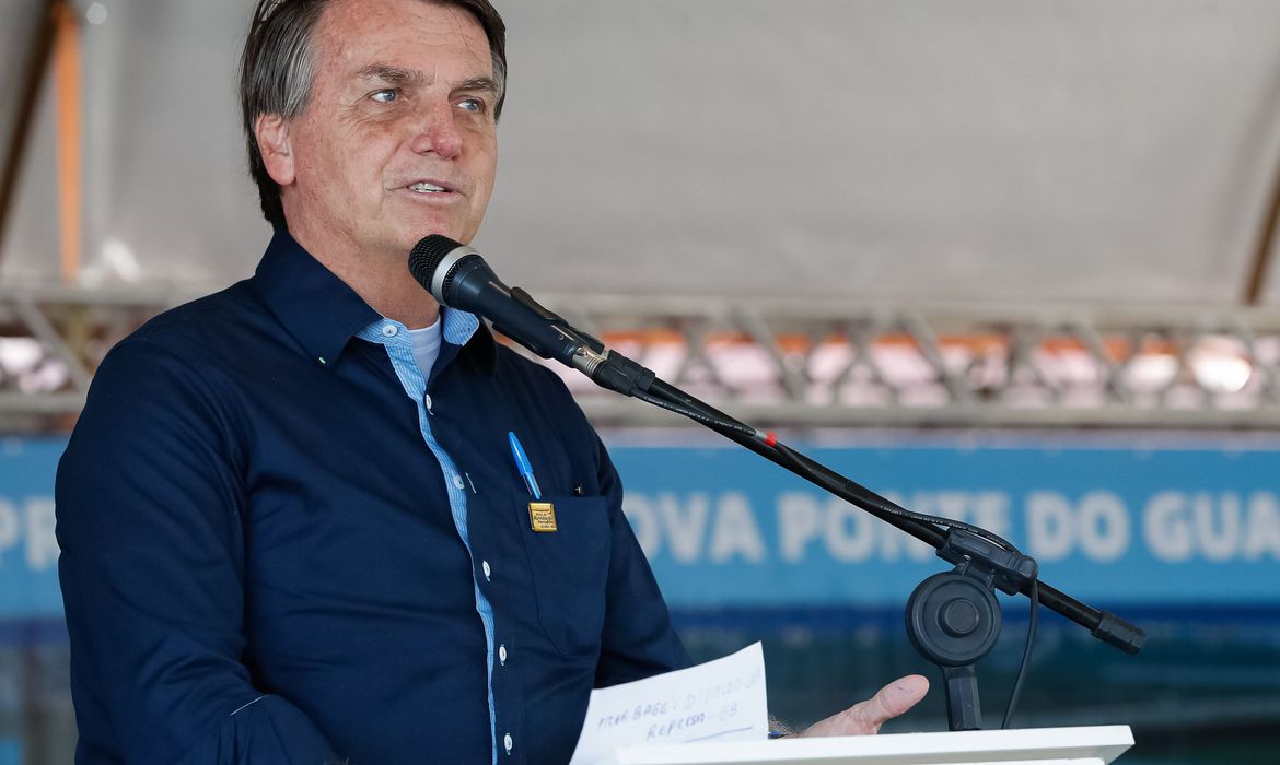Bolsonaro veta ajuda de R$ 4 bi para empresas transporte coletivo na pandemia