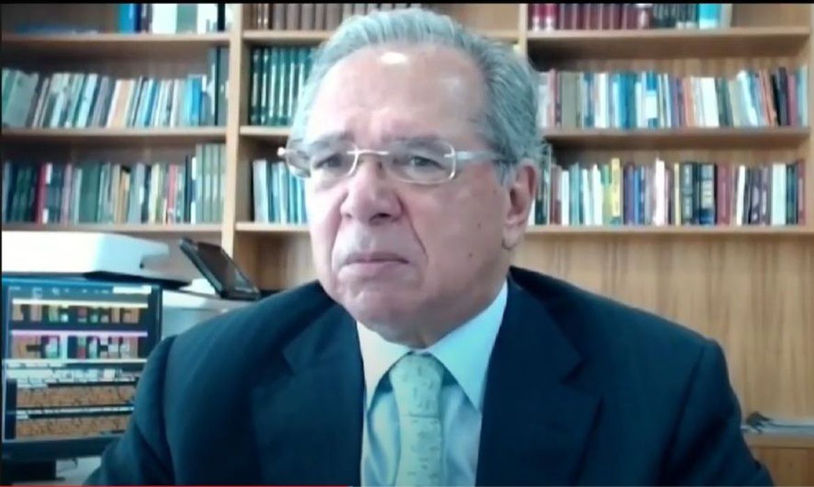 Guedes não descarta antecipação do 13º para aposentados em 2021