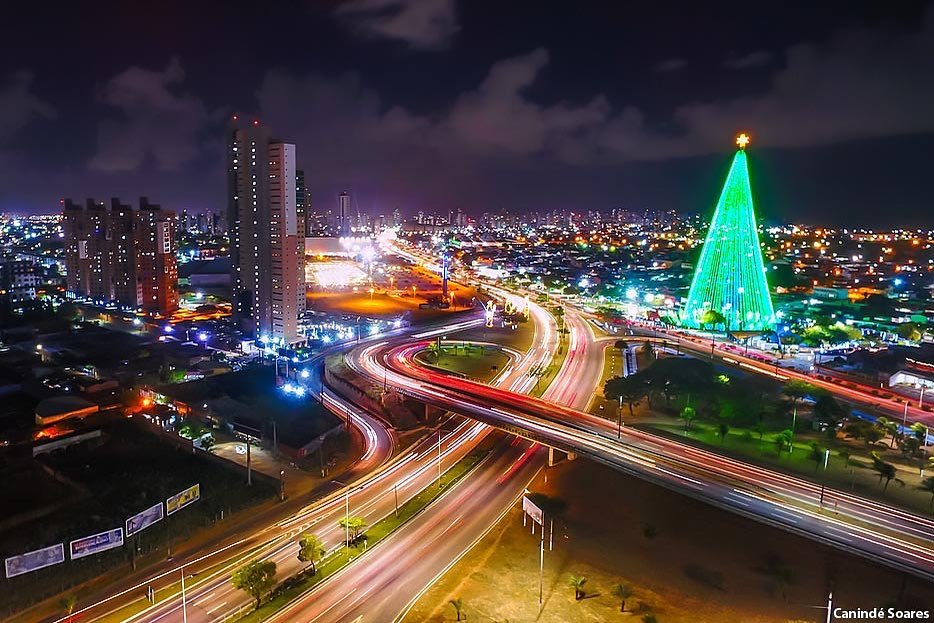 Vídeo mostra Árvore de Natal acesa na capital do RN; assista