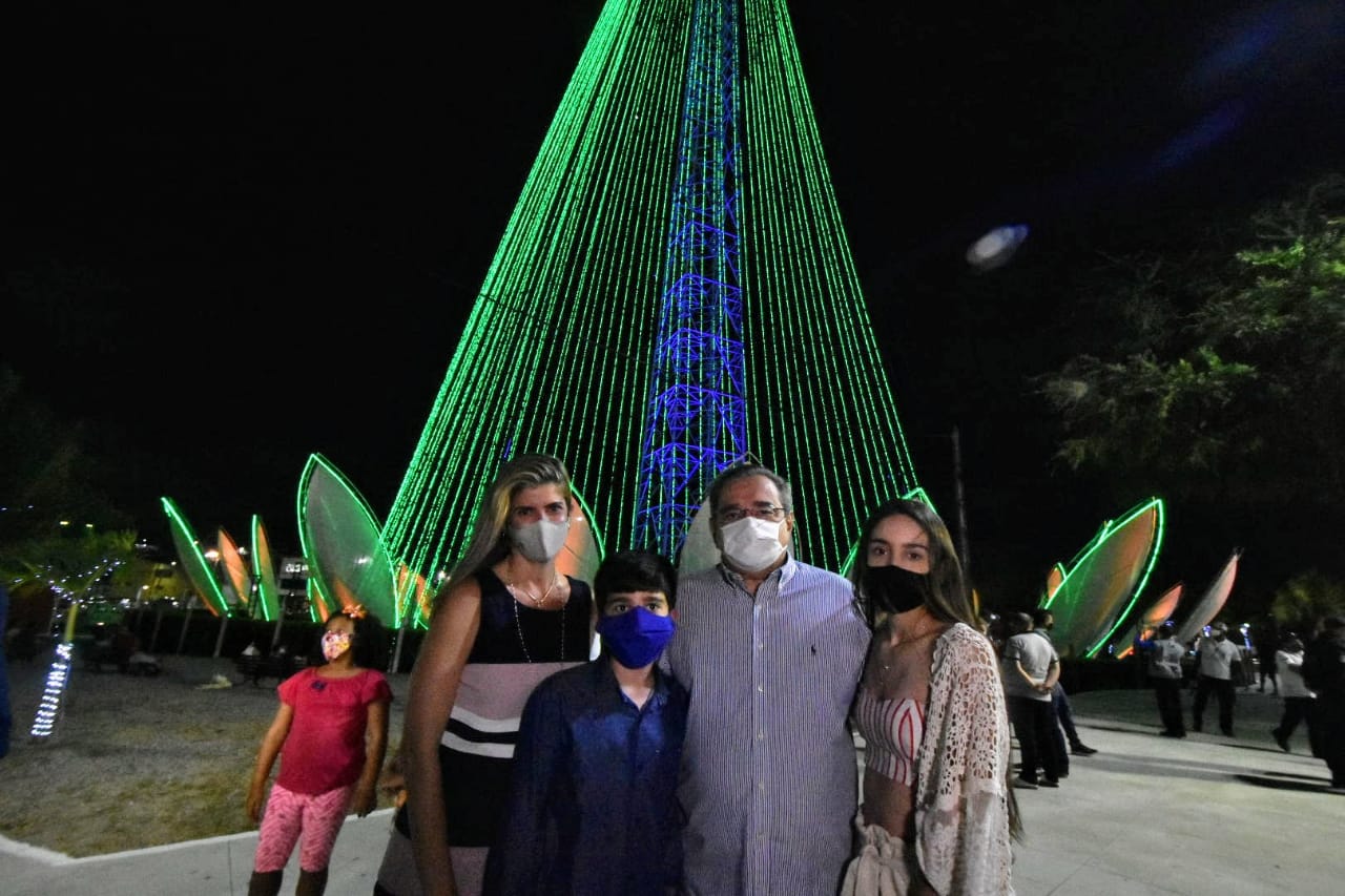 Prefeitura do Natal acende Árvore de Mirassol sem aglomerações