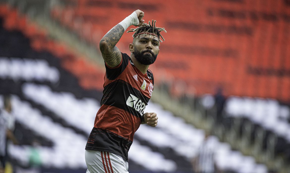 Com dois de Gabigol, Flamengo bate Santos por 4 a 1