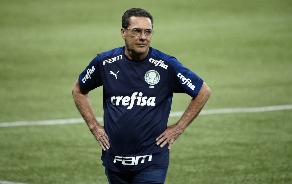 Ex-técnico de Palmeiras e Vasco é internado após pegar covid pela 2ª vez