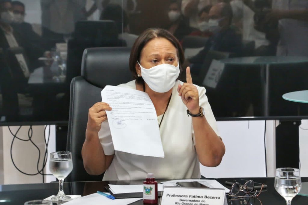 Fátima assina decreto que regulamenta a CNH Popular