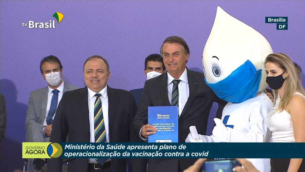 VÍDEO: Zé Gotinha se recusa a apertar a mão de Bolsonaro