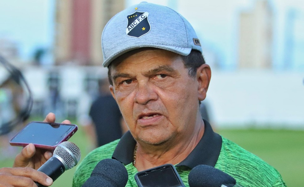 Técnico Francisco Diá recusa proposta e deixa o ABC