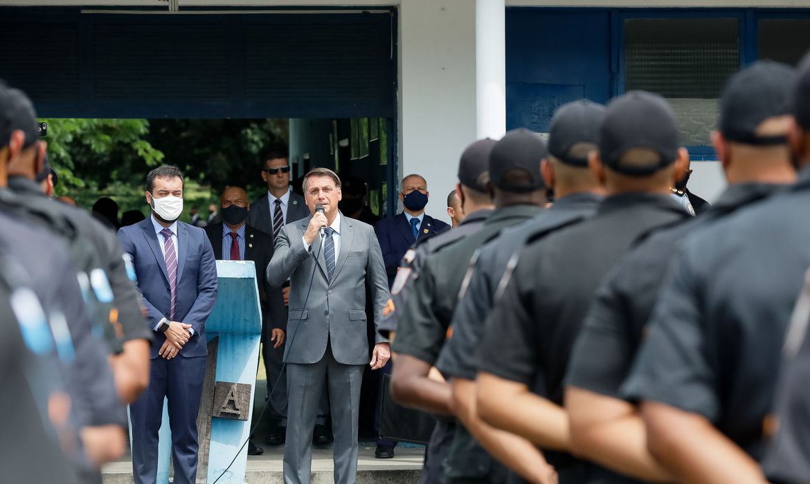 Bolsonaro diz em formatura que trabalho da PM é um dos "mais sublimes do Brasil"