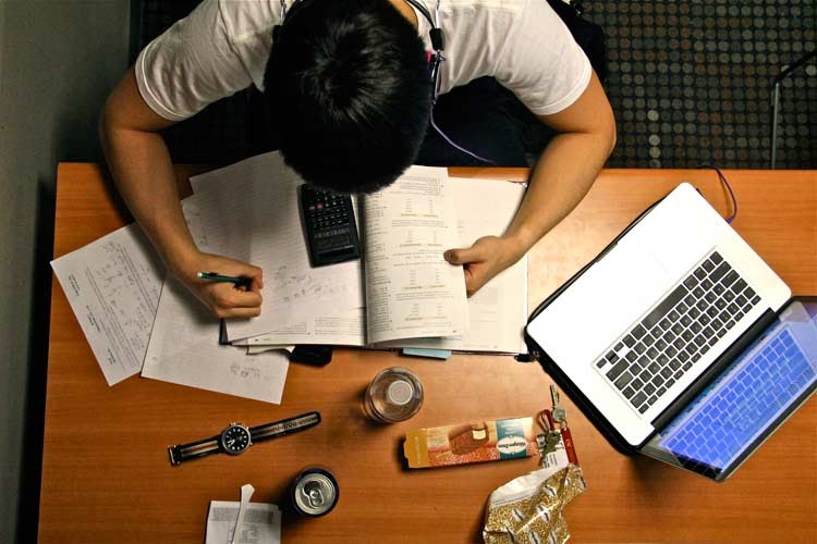 Concursos públicos oferecem 13.169 vagas; salários de até R$ 33,7 mil