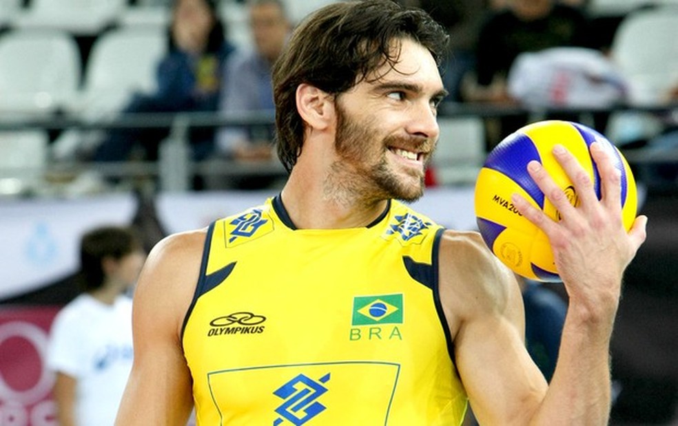 Justiça manda prender ex-seleção de vôlei por não pagamento de pensão