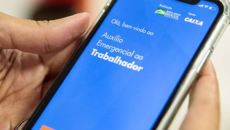 Governo envia SMS pedindo devolução de auxílio emergencial pago indevidamente