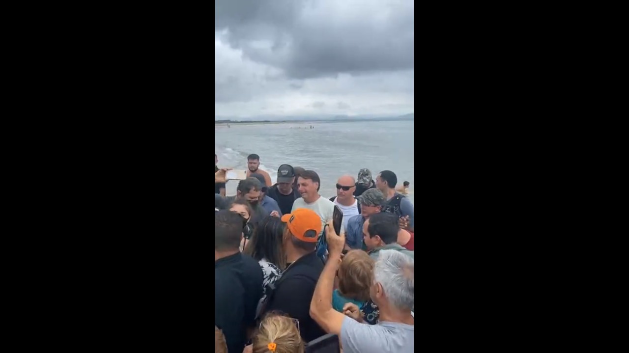VÍDEO: Ao som de "mito" Bolsonaro, Ratinho e Fábio Faria vão pescar em SC