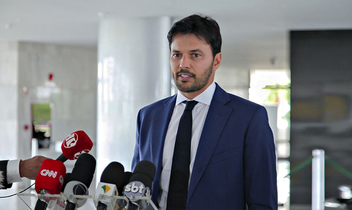 Fábio Faria ironiza Doria: “Fiquem em casa. Só saiam se for pra Miami!”
