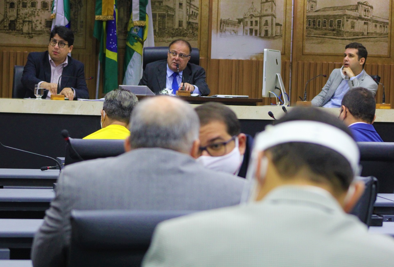 Câmara de Natal aprova projeto que garante 14º salário a educadores do município