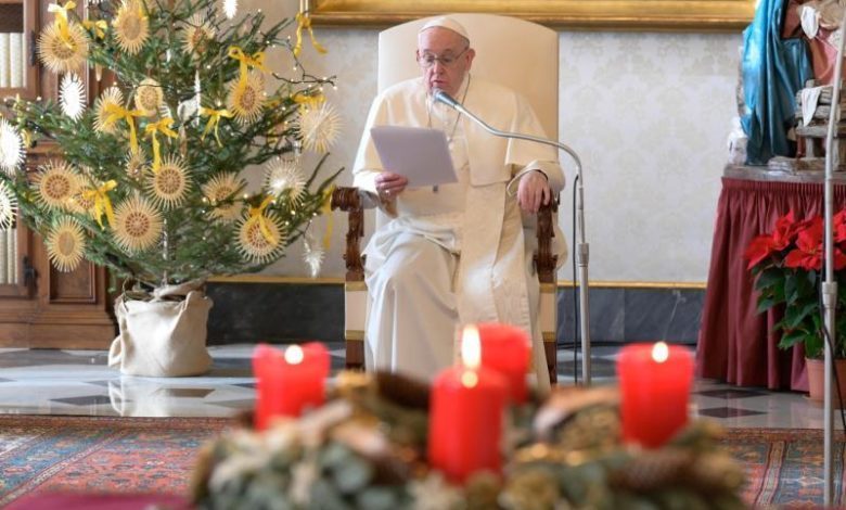 Missa do Galo: Em celebração restrita devido à covid, Papa pede ajuda aos pobres