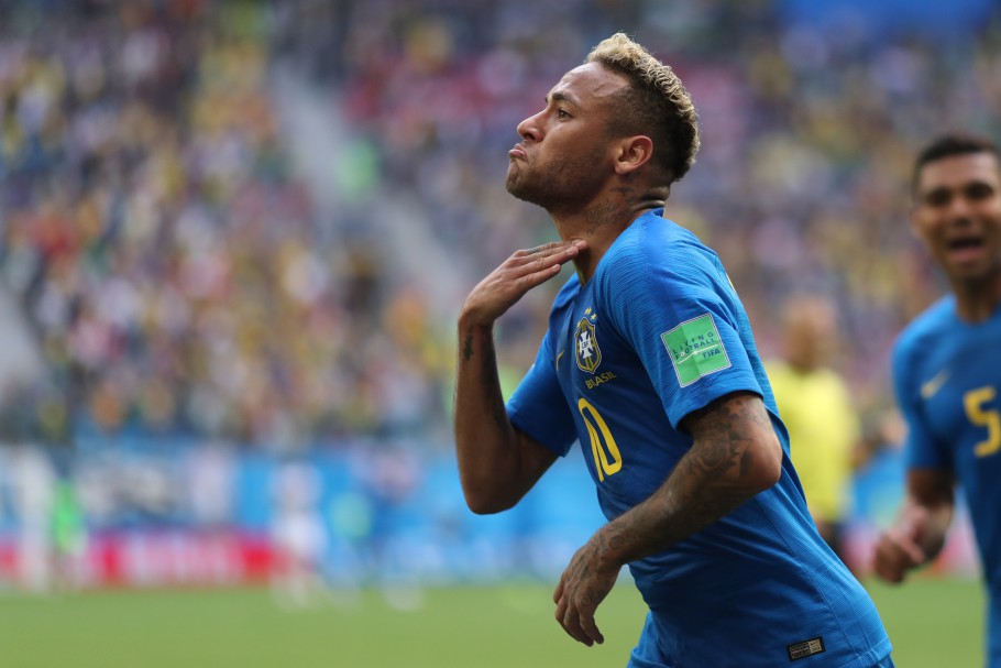 Neymar faz festança de 5 dias e gera insatisfação de moradores