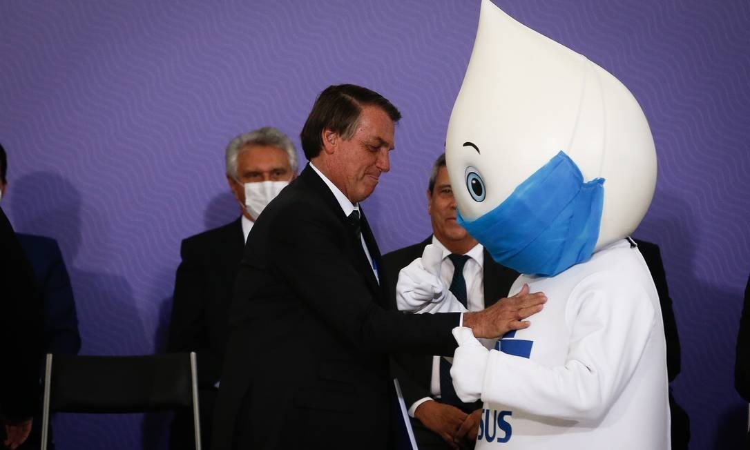 'Assista ao vídeo e veja a verdade', diz Bolsonaro rebatendo manchetes