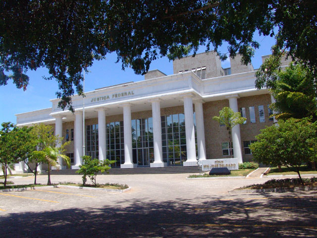 Justiça determina que Prefeitura de Natal acomode ocupantes de prédio da UFRN