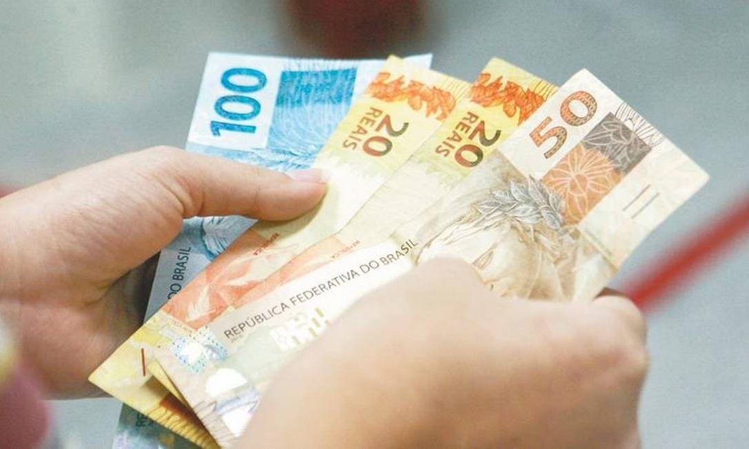 Bolsonaro anuncia novo valor de salário mínimo para 2021