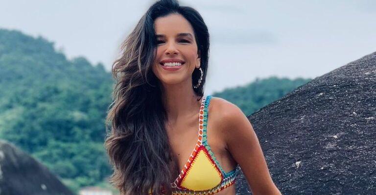 Atriz da Globo posta foto sem roupas e quebra a internet no 1º dia do ano