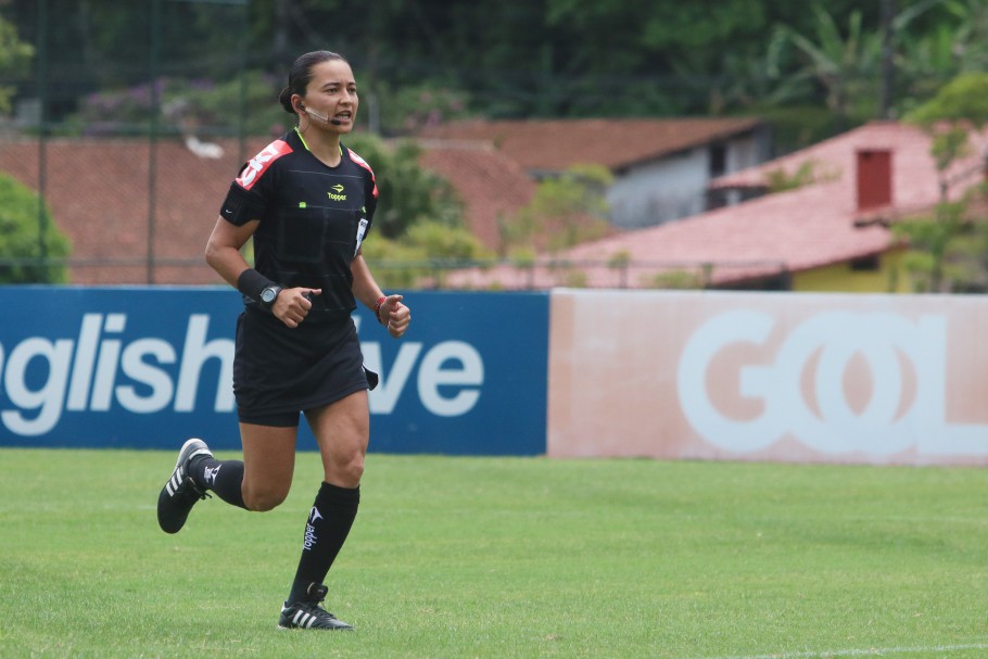 Conheça a brasileira que será a única árbitra mulher no Mundial de clubes