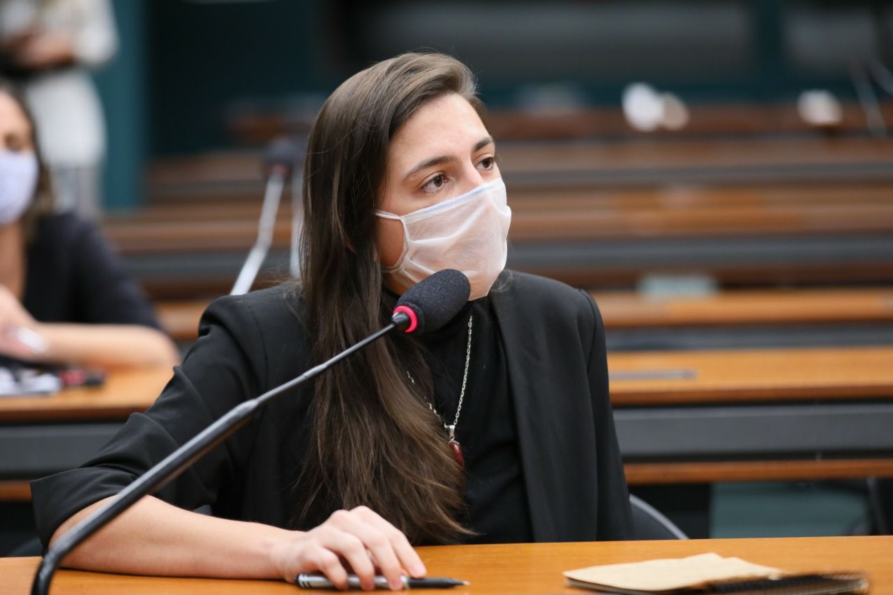Racha: Deputada do PT diz que apoio a Baleia Rossi é "decisão muito ruim"