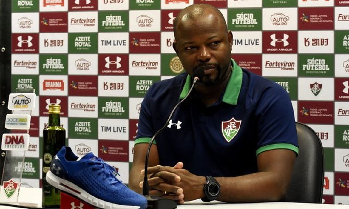 Técnico do Fluminense testa positivo para covid-19