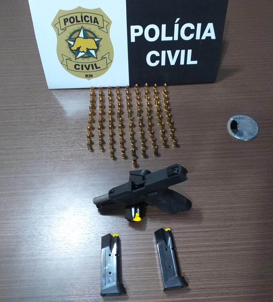 Primo de chefe de facção paulista é preso com arma e munições na Grande Natal